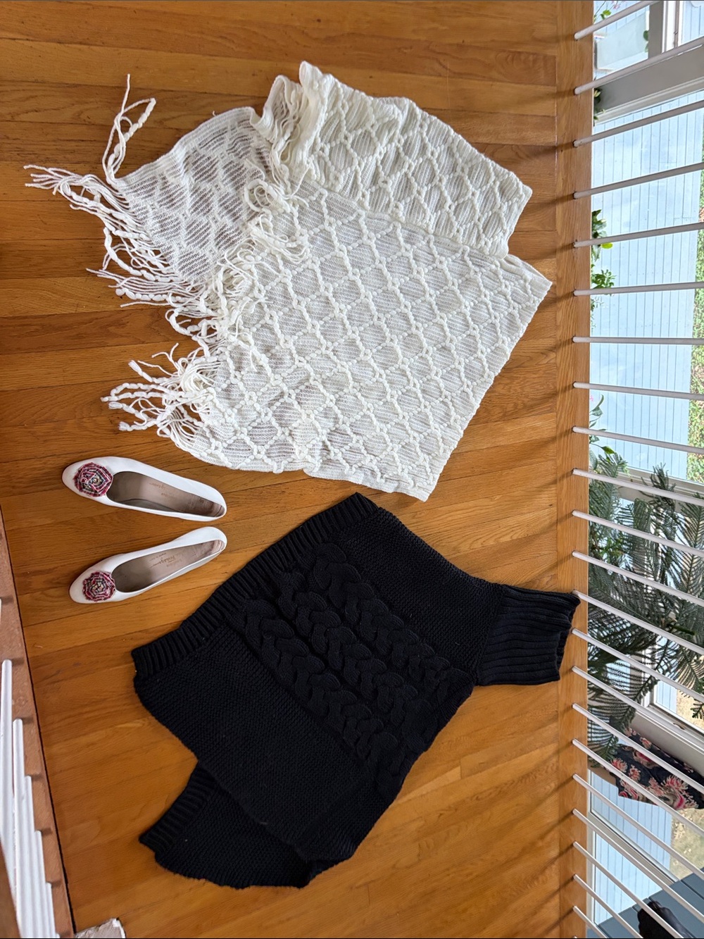 Source Unknown Cream and Black Poncho Bundle of 2